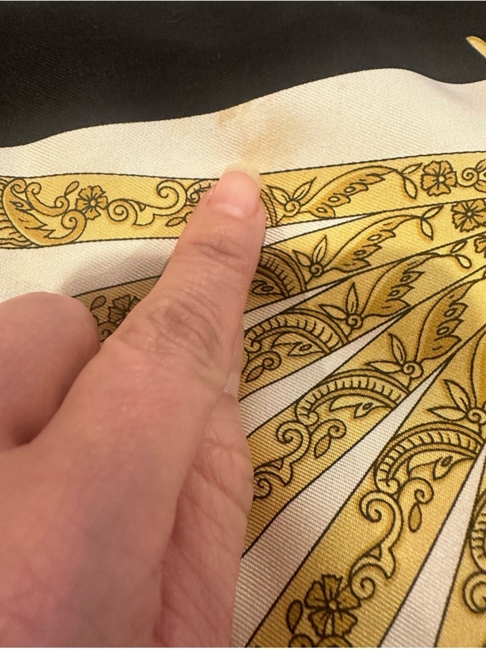 Gucci Floral Fan Silk Scarf in Multicolor - Picture 7 of 9